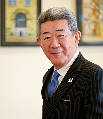 村上 健 氏