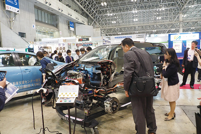 自動車カットモデル展示コーナー